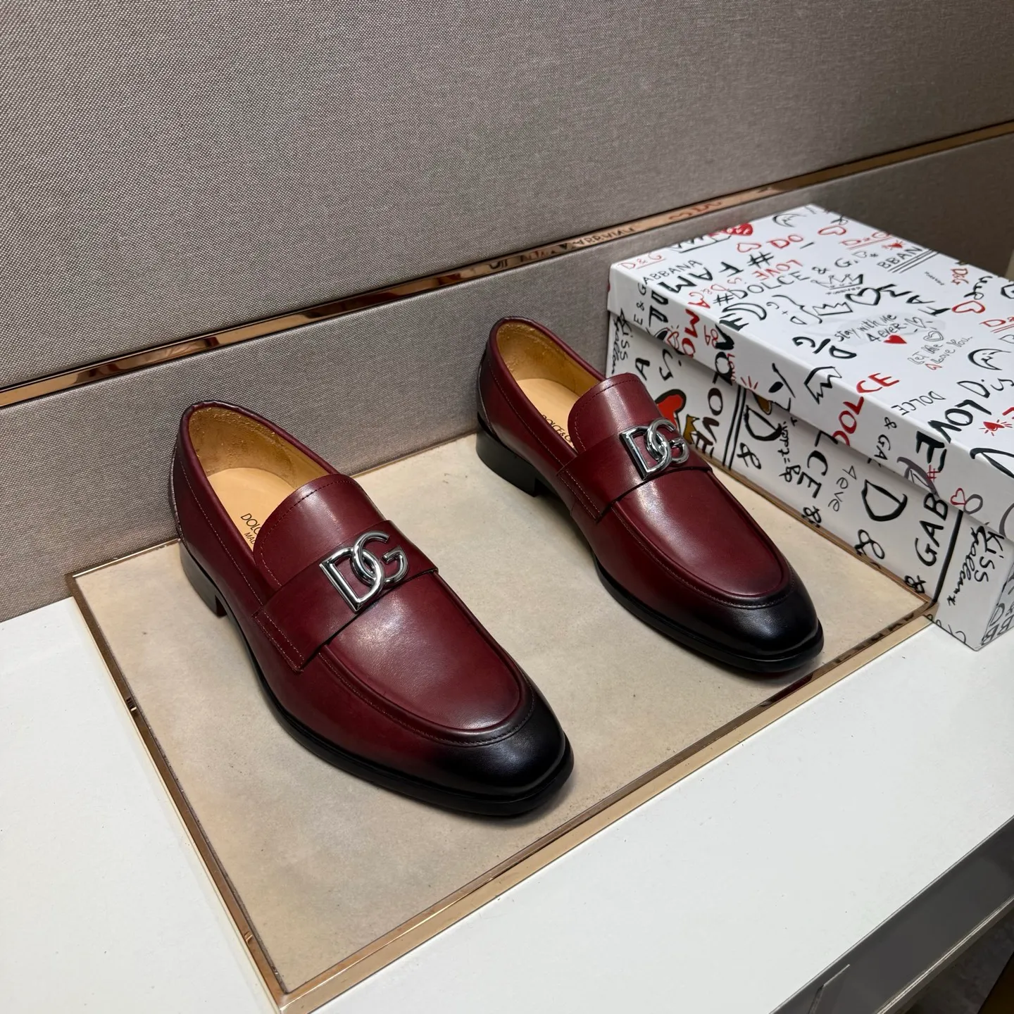 Men's men's shoes 💰pp520【DG～】Men's casual formal leather shoes 2025z cabinet sales simultaneously 🔶Size: 38-44#️⃣ 🔷2 colors🔜The upper is made of cowhide stitching ➕Cowhide lining, comfortable and breathable, sole: original comfortable, wear-resistant and non-slip outsole, ⚠️real thing📱photographed🎬real thing is better📢📢📢